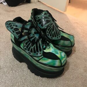 Club Exx Platform Butterfly Sneakers women’s 9